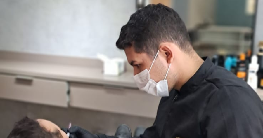 Barbearia de Apiaí aposta em pigmentação de barba e atrai clientes em busca de solução para falhas