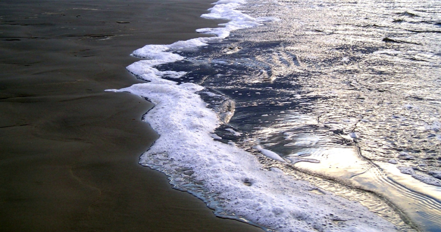 Homem morre após se afogar enquanto pescava em Ilha Comprida